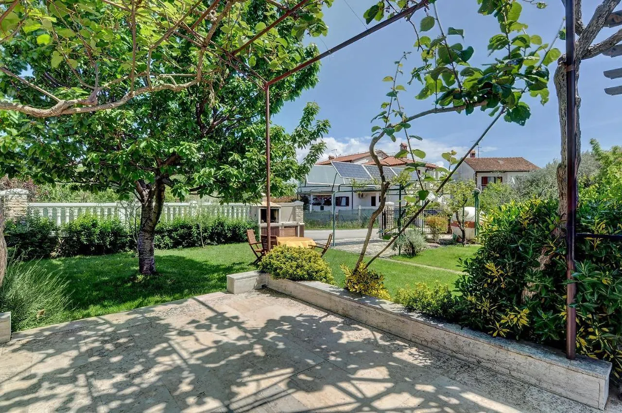 Adriatic Apartment Nada With Garden Fazana